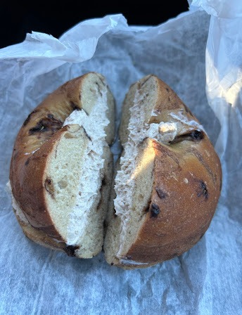 Cinnamon raisin bagel, sliced